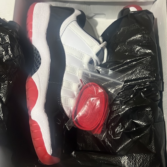 Air Jordan 11 Retro Low Brand New ! Never Worn - Picture 4 of 4